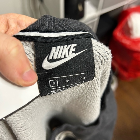 Nike Grey Graphic Crewneck - Picture 3 of 3